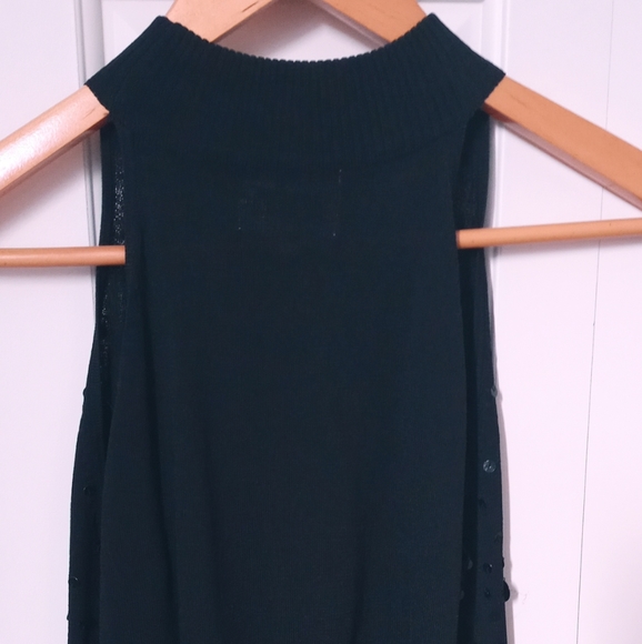 Digital sleeveless turtle neck top - Picture 3 of 5